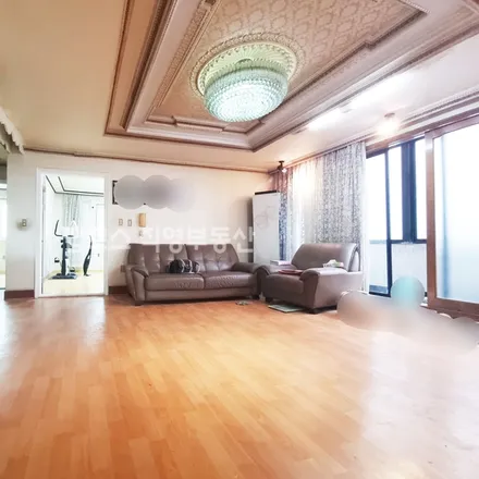 Rent this 4 bed apartment on 서울특별시 강동구 길동 338-20