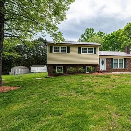 Buy this 3 bed house on 1661 Tanglewood Drive in Catawba County, NC 28601