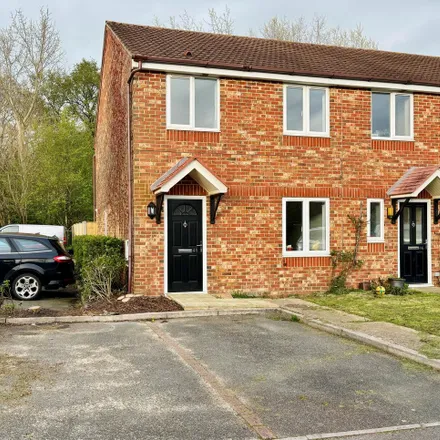 Rent this 3 bed townhouse on Terrier Close in Hedge End, SO30 2ND