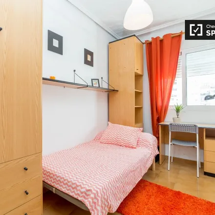 Rent this 4 bed room on Carrer de la Ciutat de Mula in 19, 46021 Valencia