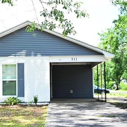 Rent this 4 bed house on 711 East Illinois Avenue in Oliver, Hammond