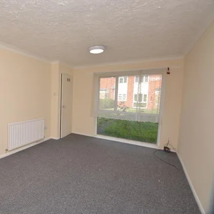 Image 3 - Trent Road, Colnbrook, SL3 8AW, United Kingdom - Townhouse for rent