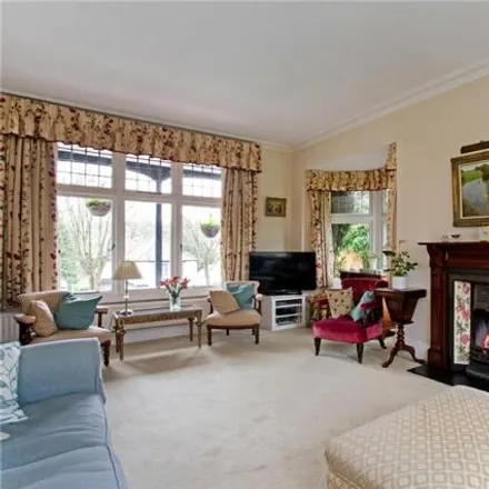 Image 5 - 12 The Drive, London, CR5 2BL, United Kingdom - House for sale
