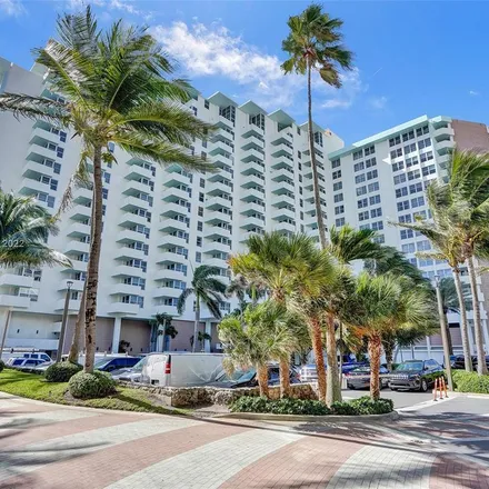 Image 6 - 2720 Collins Avenue, Miami Beach, FL 33140, USA - Apartment for rent
