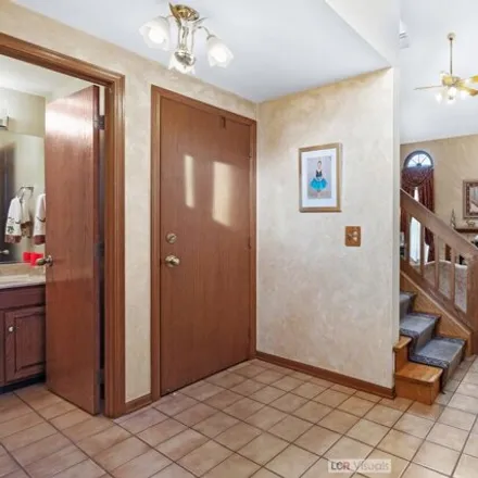 Image 5 - North Picadilly Circle, Mount Prospect, IL 60070, USA - Townhouse for sale