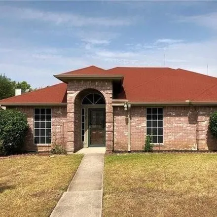 Rent this 4 bed house on 707 South Highland Drive in Cedar Hill, TX 75104