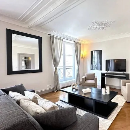 Rent this 4 bed apartment on 75006 Paris