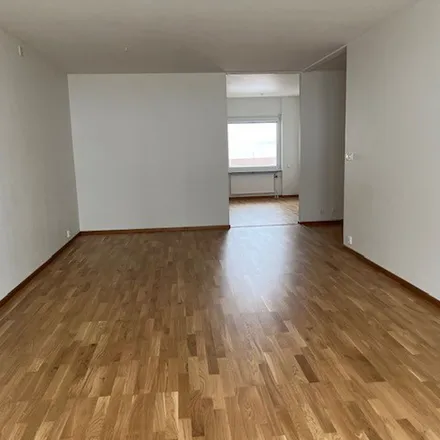 Rent this 4 bed apartment on Sankt Olofsgatan 5 in 521 43 Falköping, Sweden