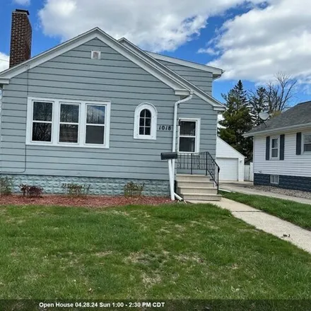 Buy this 4 bed house on 518 Columbia Avenue in Green Bay, WI 54303