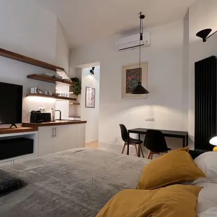 Image 3 - Calle Cervantes, 34, 28014 Madrid, Spain - Apartment for rent