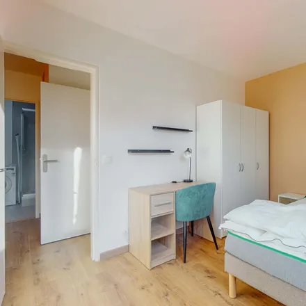 Rent this 4 bed room on 104 Rue Emile Zola in 92600 Asnières-sur-Seine, France
