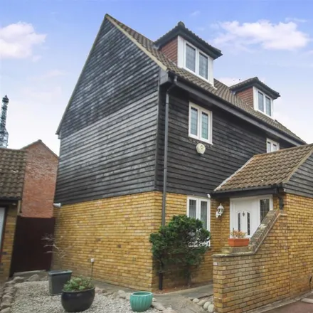 Rent this 5 bed house on Eagle Lane in Kelvedon Hatch, CM15 0XG