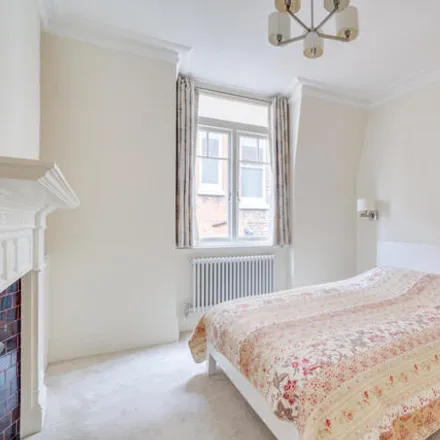 Image 5 - 52-70 Fitz-George Avenue, London, W14 0SN, United Kingdom - Apartment for rent