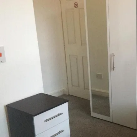 Image 7 - 36 Kenyon Road, Wigan, WN1 2DQ, United Kingdom - Room for rent