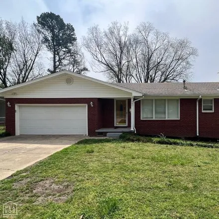 Buy this 2 bed house on 435 West Highland Drive in Jonesboro, AR 72401