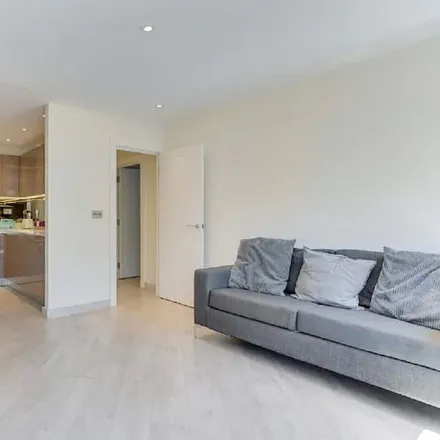 Rent this 1 bed apartment on London in E1 4AA, United Kingdom