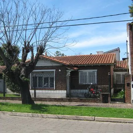Buy this 3 bed house on Intendente Doctor Martín González 1722 in Adrogué, Argentina