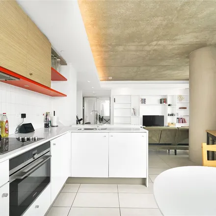 Rent this 1 bed apartment on Silvertown Way in London, E16 1US