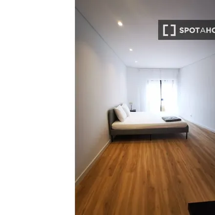 Rent this 7 bed room on Rua Luís de Aguiar in 4200-514 Porto, Portugal