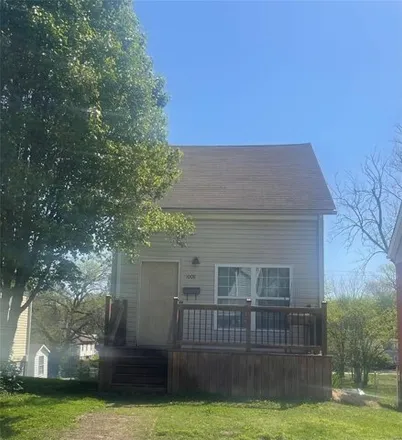 Buy this 2 bed house on 1030 South Charles Street in Belleville, IL 62220