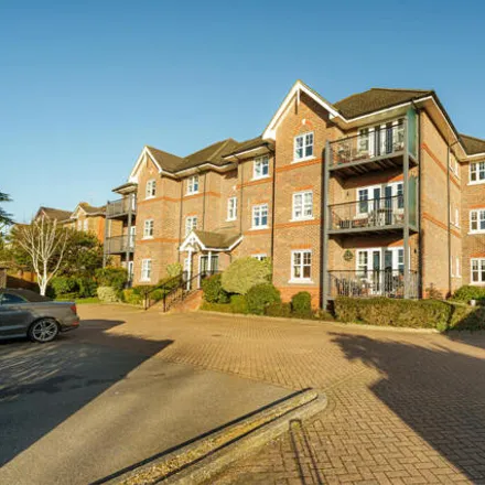 Buy this 2 bed apartment on Kimbolton in Ray Park Avenue, Maidenhead