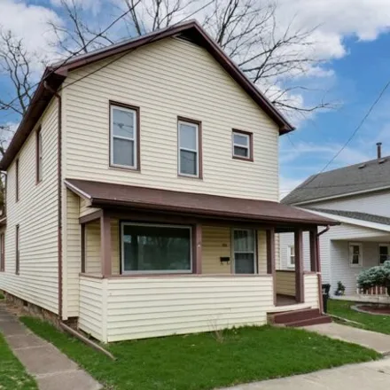 Buy this 3 bed house on 1216 West Chestnut Street in Bloomington, IL 61701