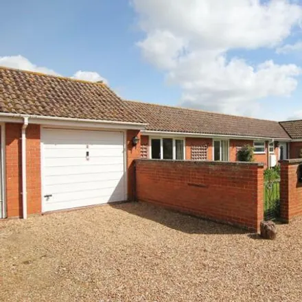 Buy this 2 bed house on Lodge Gardens in Haddenham, CB6 3TR