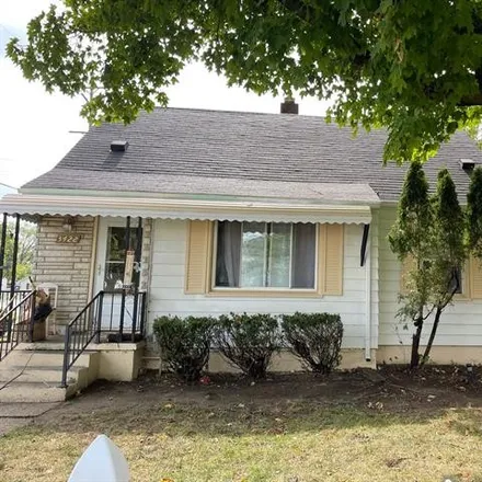 Buy this 3 bed house on 3422 Dale Avenue in Flint, MI 48506