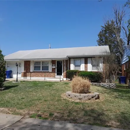 Buy this 2 bed house on 3805 Louis Street in St. Louis, MO 63116