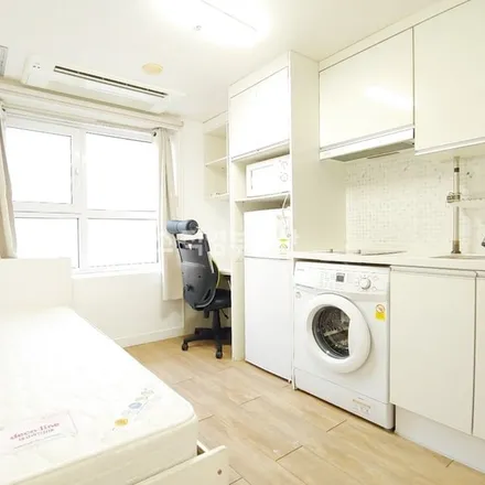 Rent this studio apartment on 서울특별시 관악구 봉천동 62-21