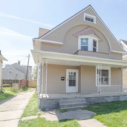 Buy this 4 bed house on 325 Eastern Avenue in Toledo, OH 43609
