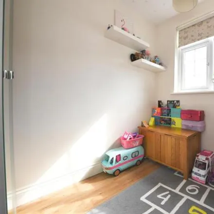 Image 7 - Dors Close, London, NW9 7NU, United Kingdom - House for sale