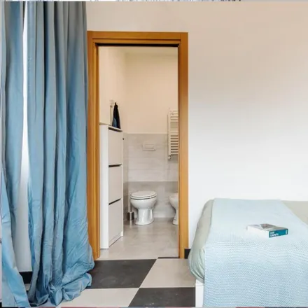 Rent this 6 bed room on Chiesa di San Patrizio a Villa Ludovisi in Via Abruzzi, 00187 Rome RM