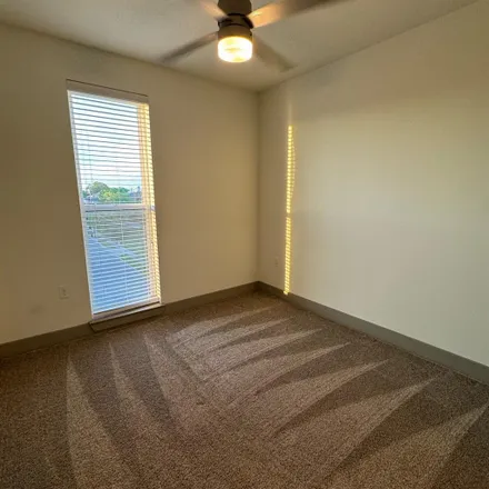 Rent this 1 bed room on 219 West 7th Street in Dallas, TX 75208