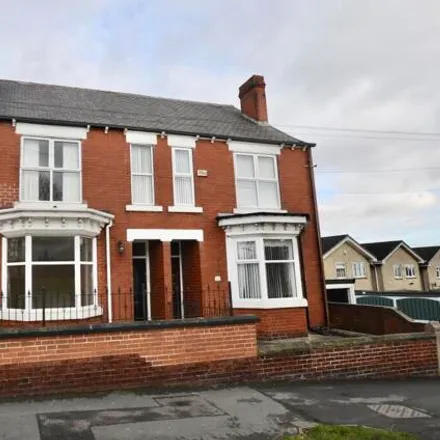 Buy this 3 bed duplex on Cairns Cottages in Sheffield, S13 7QX