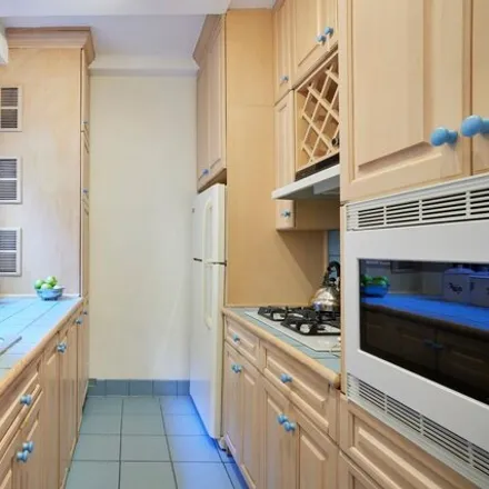 Image 3 - 131 East 93rd Street, New York, NY 10128, USA - Apartment for sale