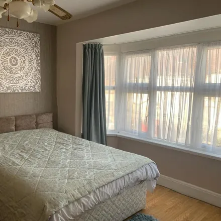 Rent this 1 bed room on Durbar Road in Luton, LU4 8BA
