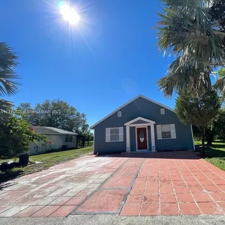 Buy this 5 bed house on 456 Avenue S in Moore Haven, Glades County