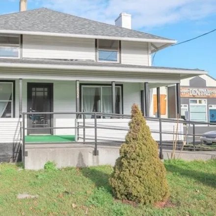Buy this 3 bed house on Subway in Cascade Avenue, Hood River