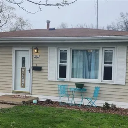 Buy this 2 bed house on 371 Kenny Street in Bethalto, IL 62010