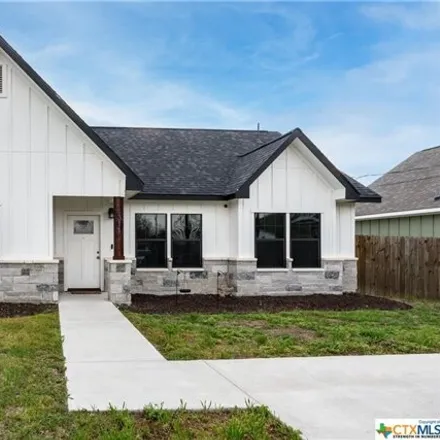 Buy this 3 bed house on 369 Pine Street in Luling, TX 78648