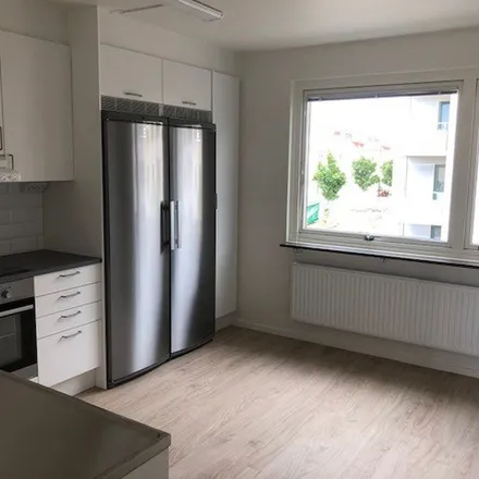 Rent this 3 bed apartment on Bispmotalagatan in 591 58 Motala, Sweden