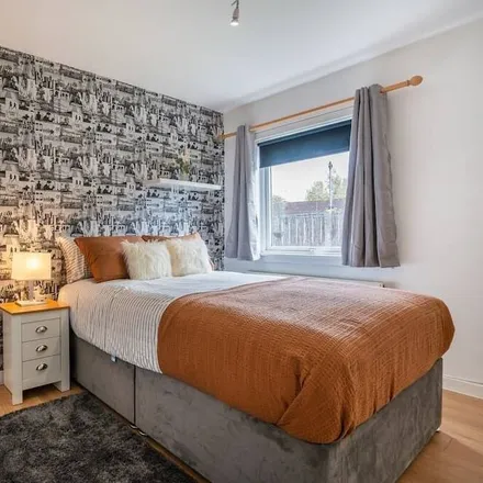 Rent this 2 bed house on Edinburgh