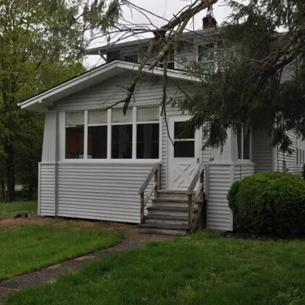 Rent this 3 bed house on 56 Passaic Valley Road in Lower Montville, Montville Township