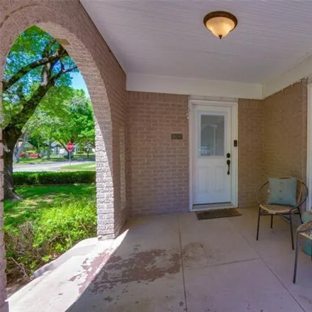 Image 3 - 1306 Hollywood Avenue, Dallas, TX 75208, USA - House for sale
