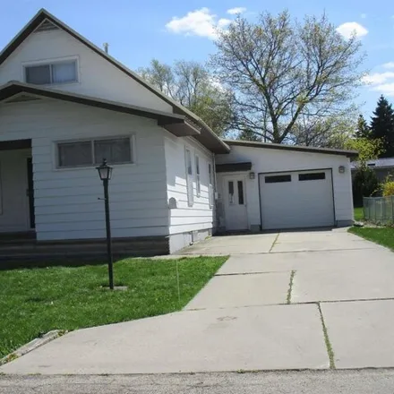 Buy this 3 bed house on 266 East Hillcrest Street in Alma, MI 48801