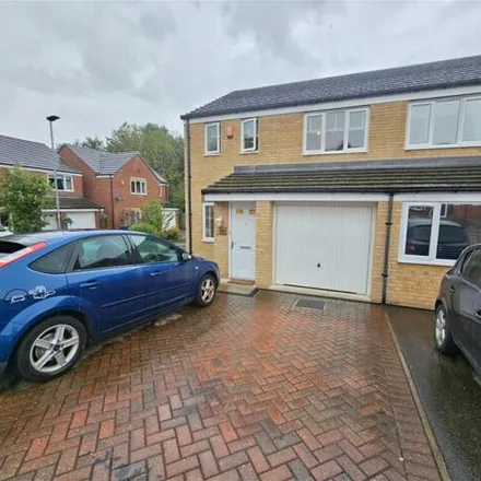 Buy this 3 bed duplex on Bluebell Bank in Barnsley, S70 4NL
