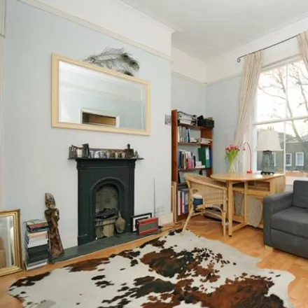 Rent this 1 bed apartment on 60 Hemingford Road in London, N1 0JN