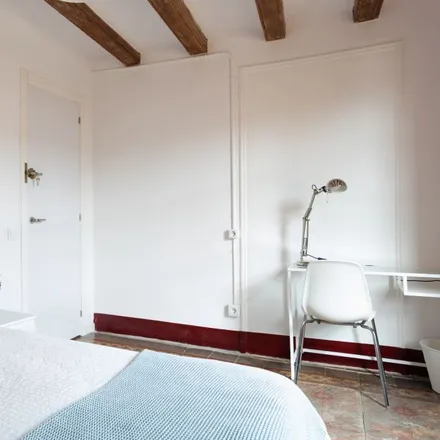 Rent this 5 bed room on Carrer de les Heures in 4, 08002 Barcelona