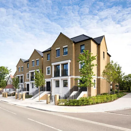 Buy this 4 bed townhouse on Lockside in Broom Road, London